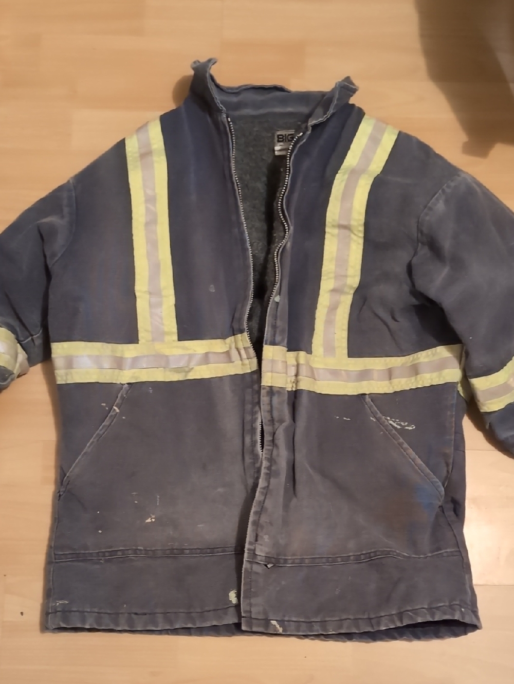 Reflective Work Jacket And Jeans - Picture 2 of 15